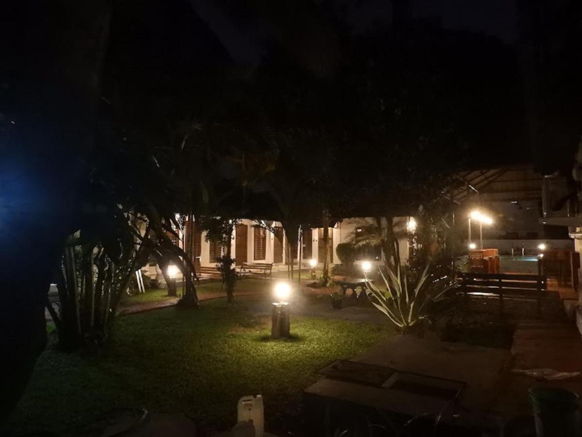 Alfred Place Kochi Buitenkant foto